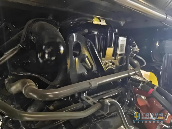 乘龍HK,LNG牽引車,物流運(yùn)輸