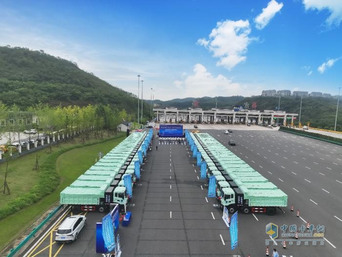 政企攜手共建綠色礦山，首批50臺東風(fēng)新能源自卸車落地宜昌