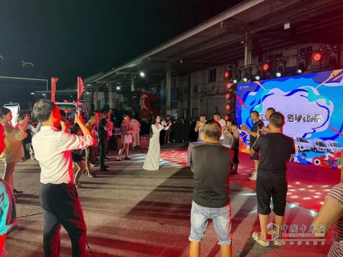 東風小卡百縣千鎮(zhèn)大巡游，“中國童裝之都”織里嘉年華活動圓滿成功！