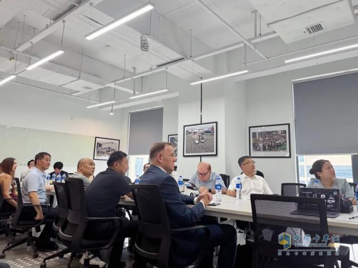 葦渡科技接受墨西哥商會考察，現(xiàn)場展示670km長續(xù)航純電重卡