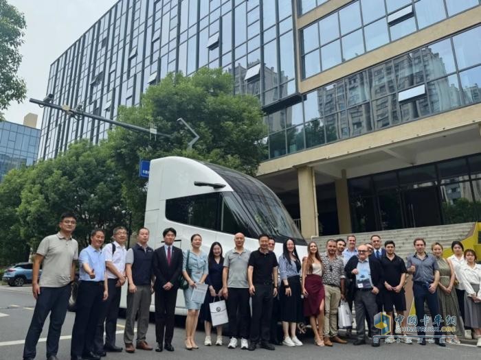 葦渡科技接受墨西哥商會考察，現(xiàn)場展示670km長續(xù)航純電重卡