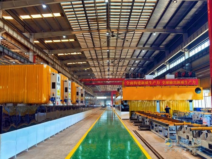 中集車輛2025上半年?duì)I收97.5億元:“反內(nèi)卷”取得初步成效 純電動頭掛列車加速構(gòu)建