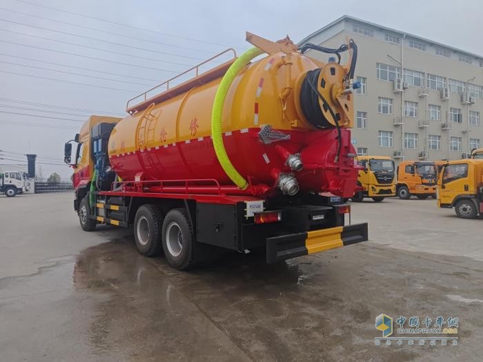 國(guó)四換新省10萬！乘龍H5清洗吸污車高效推動(dòng)環(huán)衛(wèi)裝備升級(jí)