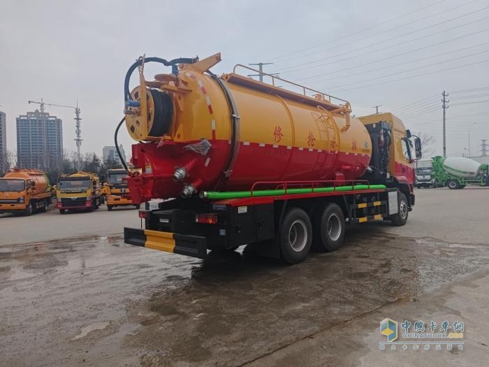 國(guó)四換新省10萬！乘龍H5清洗吸污車高效推動(dòng)環(huán)衛(wèi)裝備升級(jí)