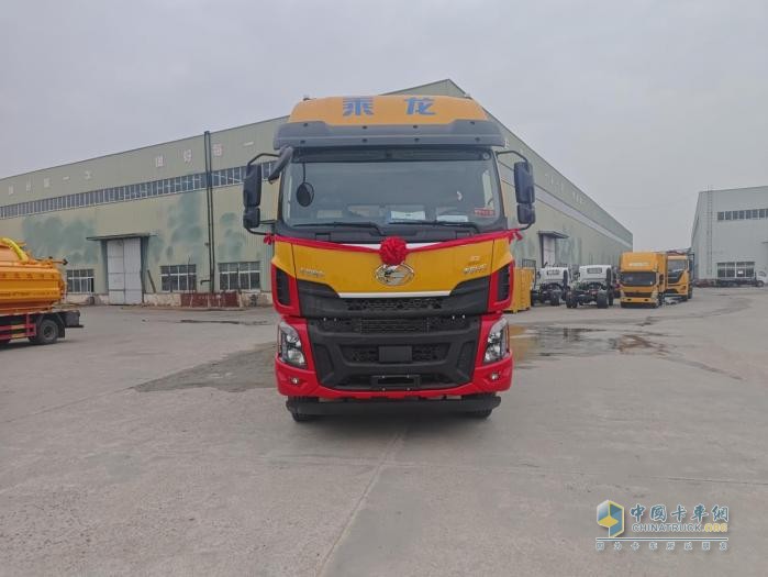 國(guó)四換新省10萬！乘龍H5清洗吸污車高效推動(dòng)環(huán)衛(wèi)裝備升級(jí)