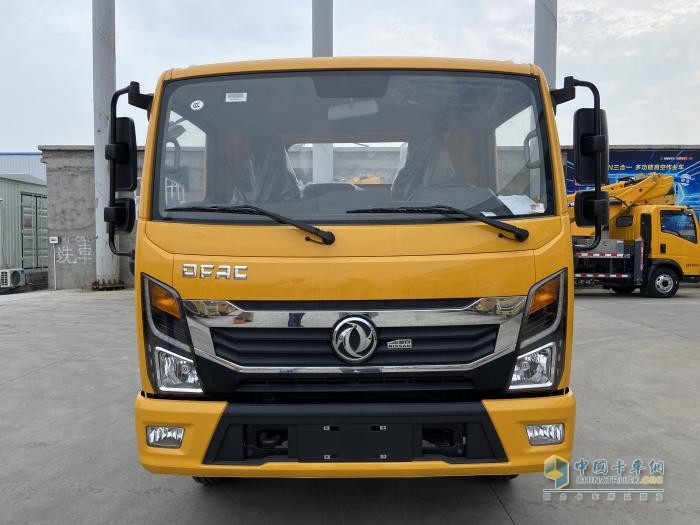 東風(fēng)專致藍(lán)牌高空作業(yè)車:戶外高空作業(yè)的可靠實(shí)干家