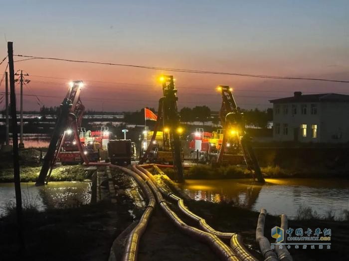 460小時(shí)！341.96萬立方！徐工應(yīng)急救援隊(duì)不負(fù)使命、載譽(yù)而歸