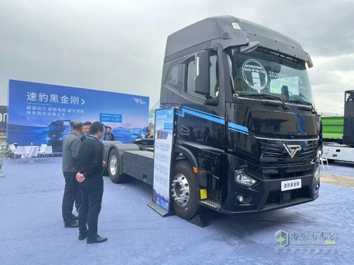 速豹亮相榆林國(guó)際煤博會(huì)：黑金剛新能源重卡與自研核心系統(tǒng)成焦點(diǎn)