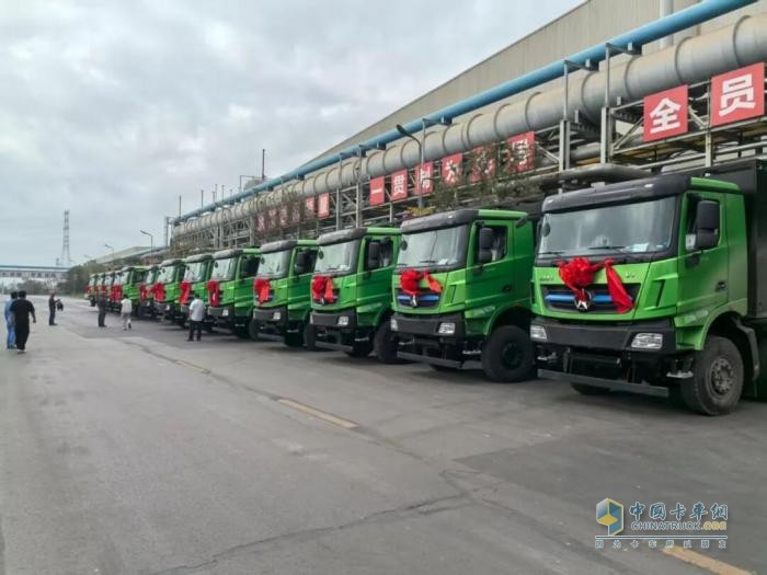 深耕鋼鐵綠色運(yùn)輸！北奔純電自卸車(chē)批量交付客戶(hù)