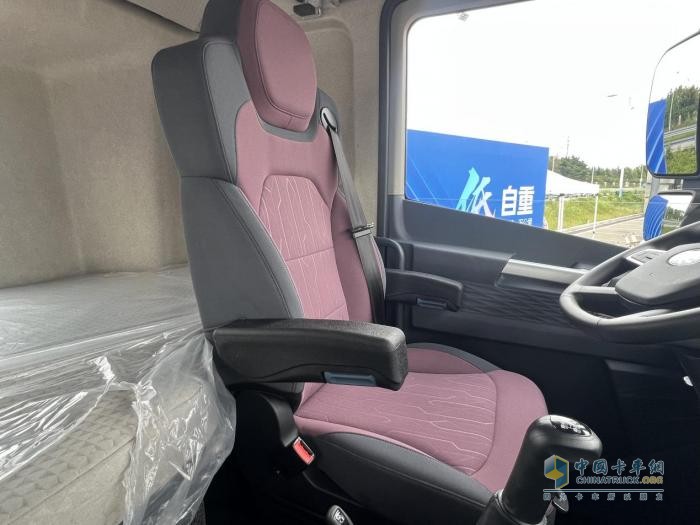 從顏值到內(nèi)核都能打 解放鷹馳如何征服長途資源運輸？