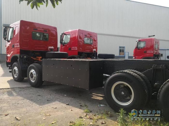 乘龍H7 8x4純電自卸車：動力續(xù)航雙優(yōu)，工程運輸新標桿