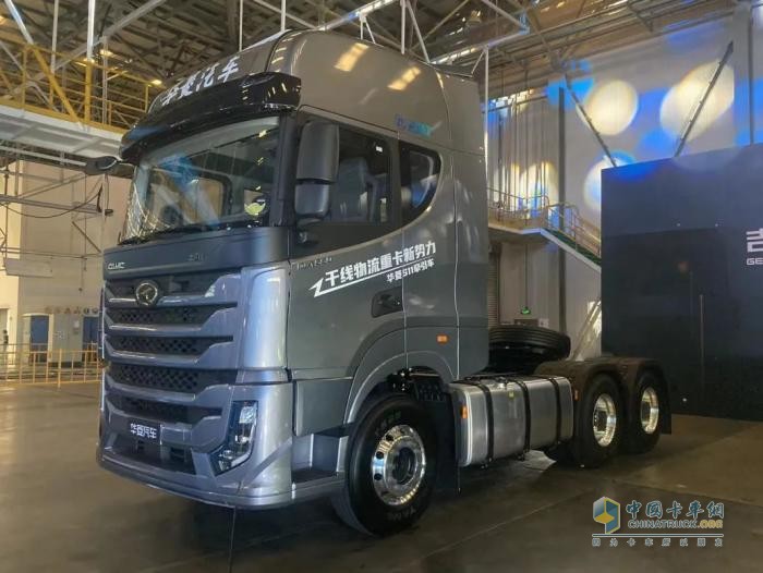 漢馬科技開創(chuàng)國內(nèi)重卡乘用化先河！華菱S11/X9智慧干線物流牽引車閃耀登場