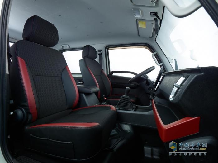 領(lǐng)航S1小卡：五大NO.1冠軍屬性，當(dāng)之無愧的搞錢領(lǐng)路人！