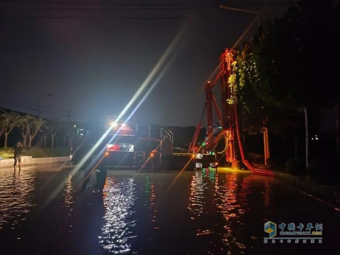 “皖”手同行！徐工排澇救援隊(duì)緊急出征！