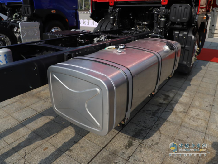 乘龍H7 Pro 9米6大單橋：人稱(chēng)“全能六邊形戰(zhàn)士”！