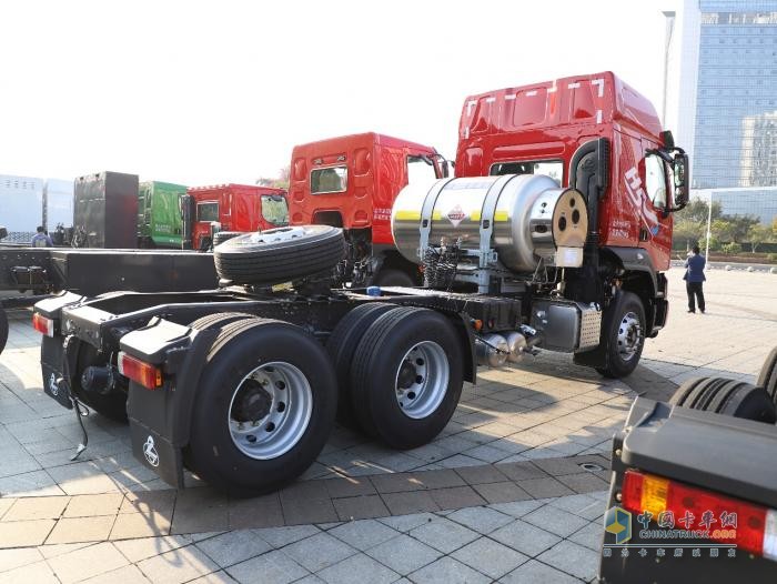 輕量化+低氣耗！乘龍H5創(chuàng)業(yè)版LNG牽引車一年多賺4萬