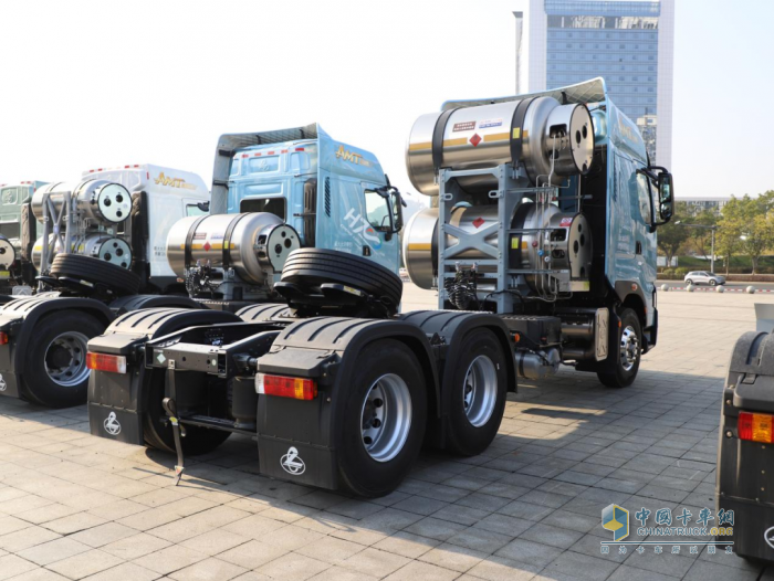 560馬力燃?xì)鈾C(jī)！省際創(chuàng)富，乘龍H7 Pro創(chuàng)贏版LNG牽引車這么做→