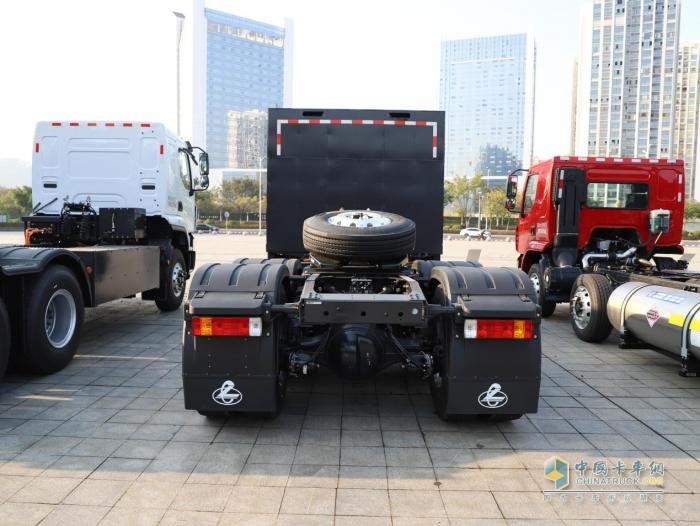 港口礦山電廠運(yùn)輸就選它！乘龍H5純電牽引以實(shí)力定義高效