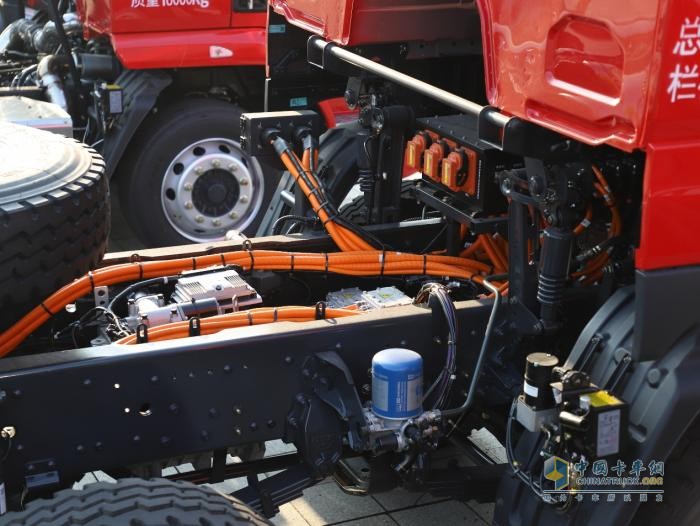 長續(xù)航+快補(bǔ)能，乘龍H7純電自卸重塑工程運(yùn)營效率新格局