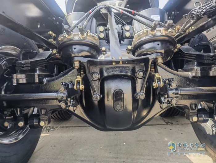 陜汽德龍X5000S:以黃金動(dòng)力鏈的優(yōu)勢(shì) 為廣大卡友帶來降本增效的運(yùn)輸價(jià)值