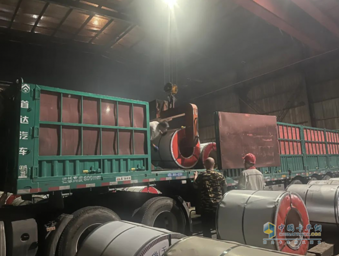 首達(dá)汽車?拉鋼卷設(shè)計(jì)的掛車