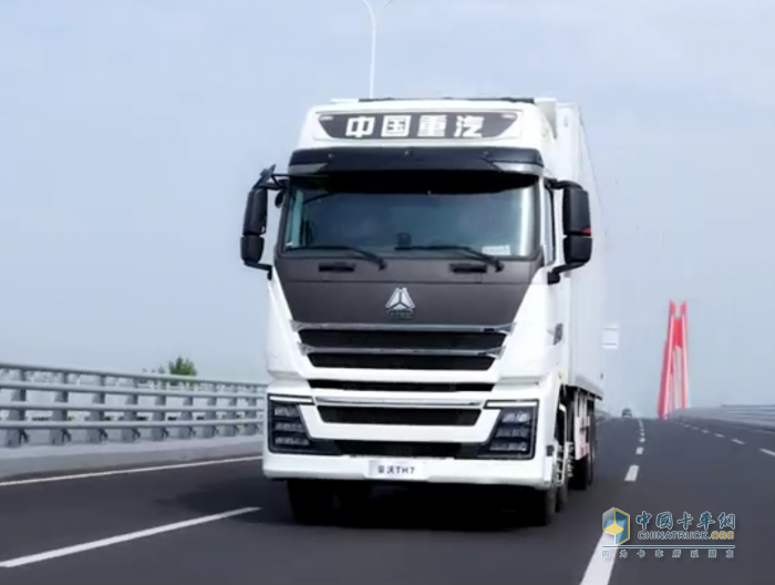 中國(guó)重汽豪沃“冷鮮峰”：疾馳千里，鎖住大海味道！