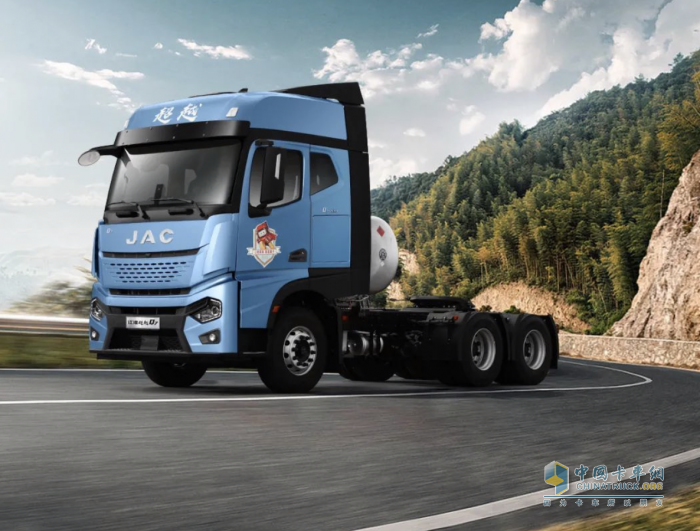 高效暢行，江淮超越LNG定制版牽引車煥新上市！