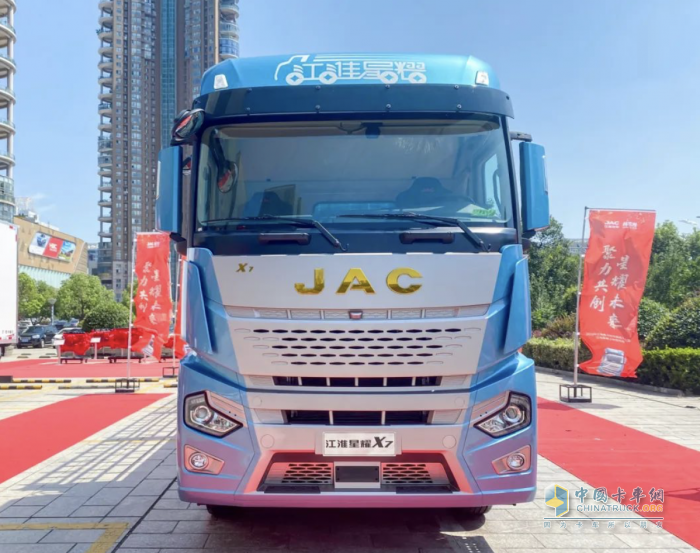 綠通運(yùn)輸黑馬，江淮星耀X7 8×4載貨車請(qǐng)你吃新鮮西瓜