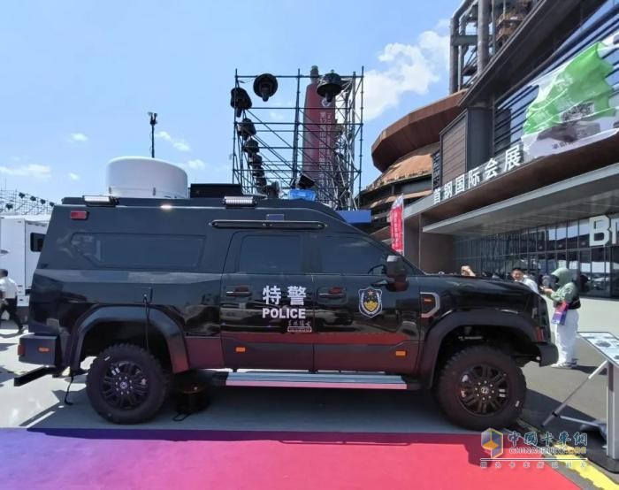 森源鴻馬閃耀第十二屆警用裝備博覽會:詮釋“移動通信指揮車平臺智能制造者”實力