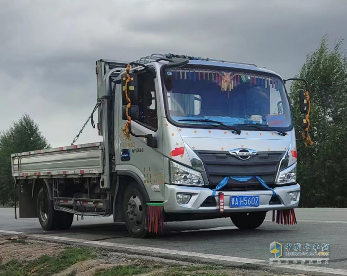 青?？ㄓ?福田領(lǐng)航輕卡用的好，又帶新客戶過來了