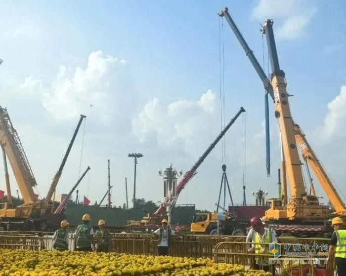 見(jiàn)證榮耀時(shí)刻！徐工成套裝備硬核保障，楊東升受邀現(xiàn)場(chǎng)觀禮