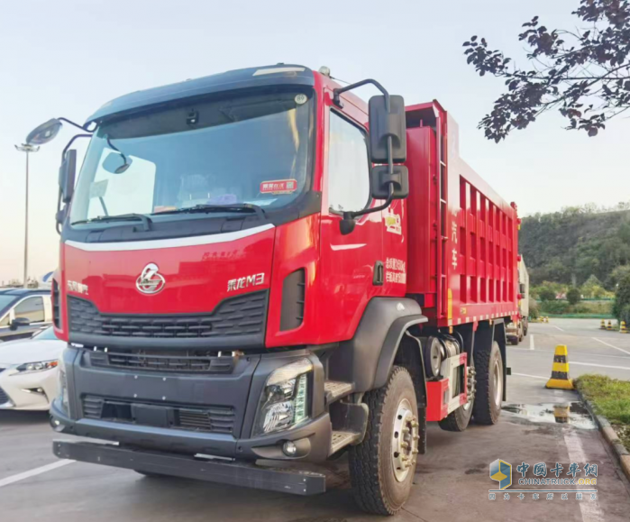 乘龍M3 6×2R自卸車，三月滿滿“掙”能量！