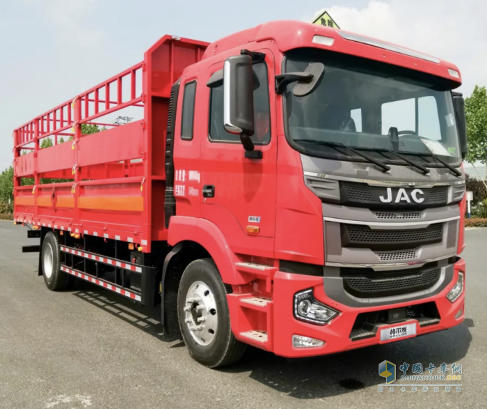 臨“危”不懼，格爾發(fā)危險(xiǎn)品運(yùn)輸車助你化“險(xiǎn)”為夷！