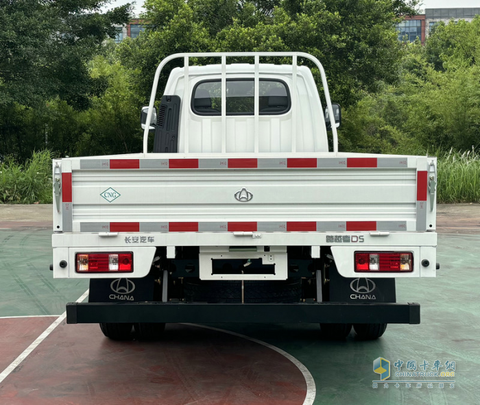 能裝能跑還能省，長安跨越者D5超級CNG版震撼上市！