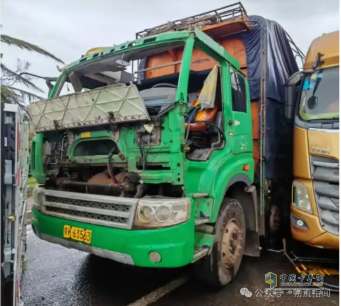 臺(tái)風(fēng)“摩羯”過(guò)境后，港口貨車逐漸恢復(fù)運(yùn)輸