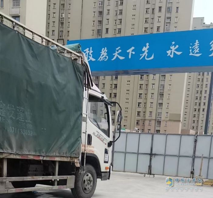 一年油費能省8千！鄧大慶：買車我就認準解放輕卡