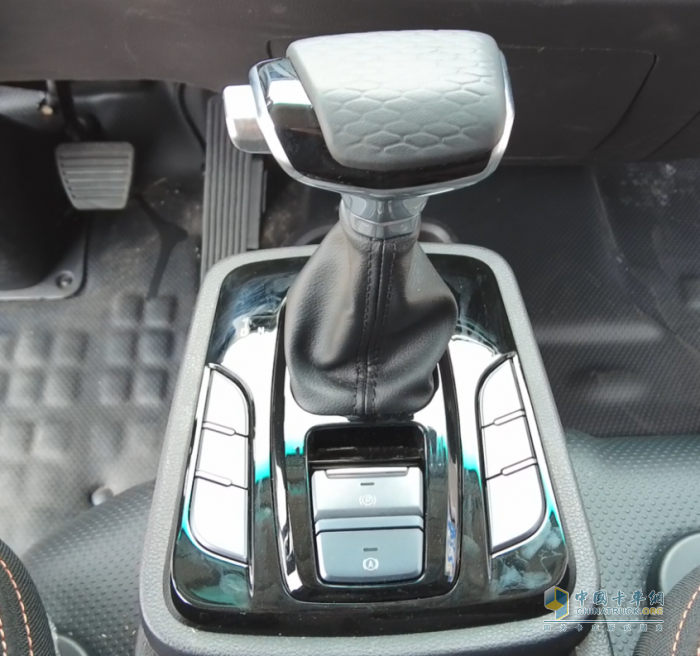 體驗采埃孚5擋手自一體變速箱 奧鈴玉兔III值得你來關注