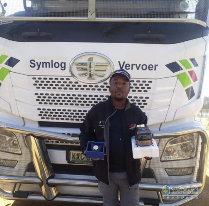 解放卡友傳善舉，海外相助暖人心