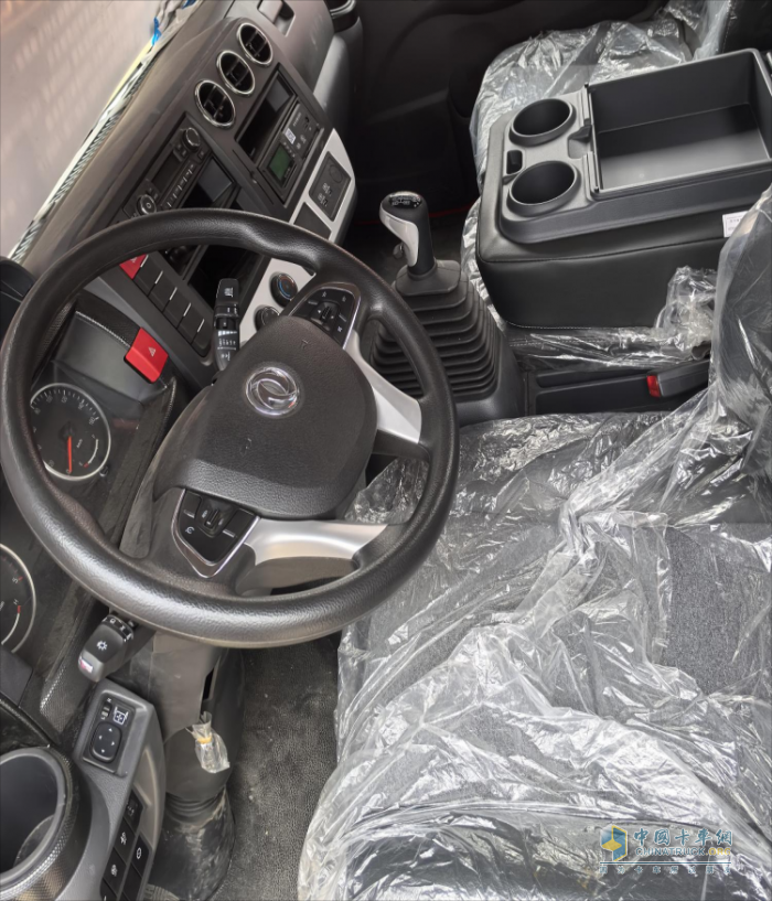 東風(fēng)專致隨車吊底盤:專為工程運輸打造的合規(guī)高效解決方案