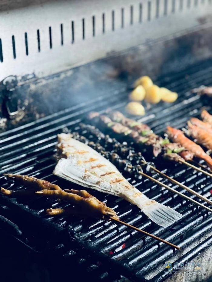 新長安睿行M60強(qiáng)力加持，“燒烤一哥”的生意更紅火了