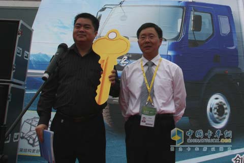 乘龍609現(xiàn)場(chǎng)交車(chē)儀式