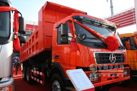 2010北京車展大運(yùn)DYX3253自卸車