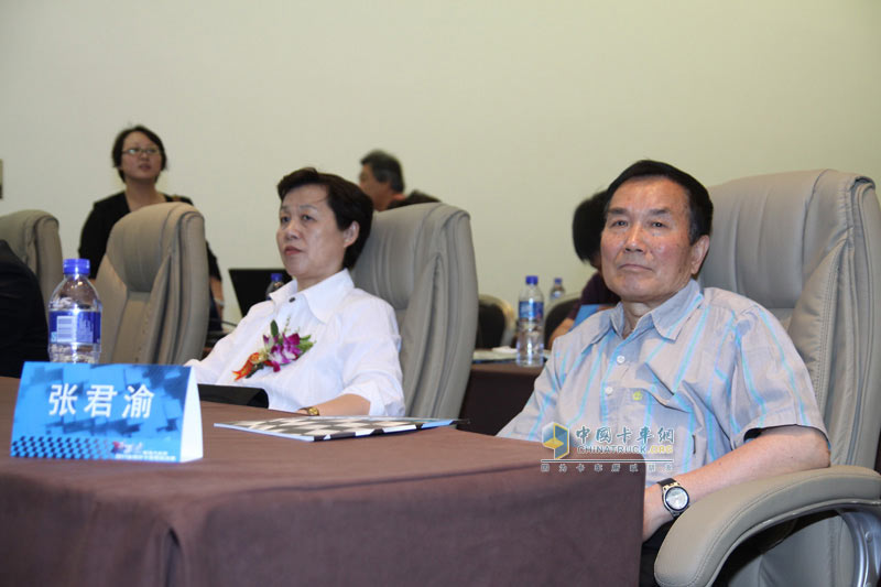 乘龍汽車杯首屆中卡極限挑戰(zhàn)賽領(lǐng)導(dǎo)發(fā)言