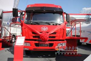 一汽解放 奧威(J5P)重卡 310馬力 6×2 牽引車 一汽解放 奧威(J5P)重卡 310馬力 6×2 牽引車