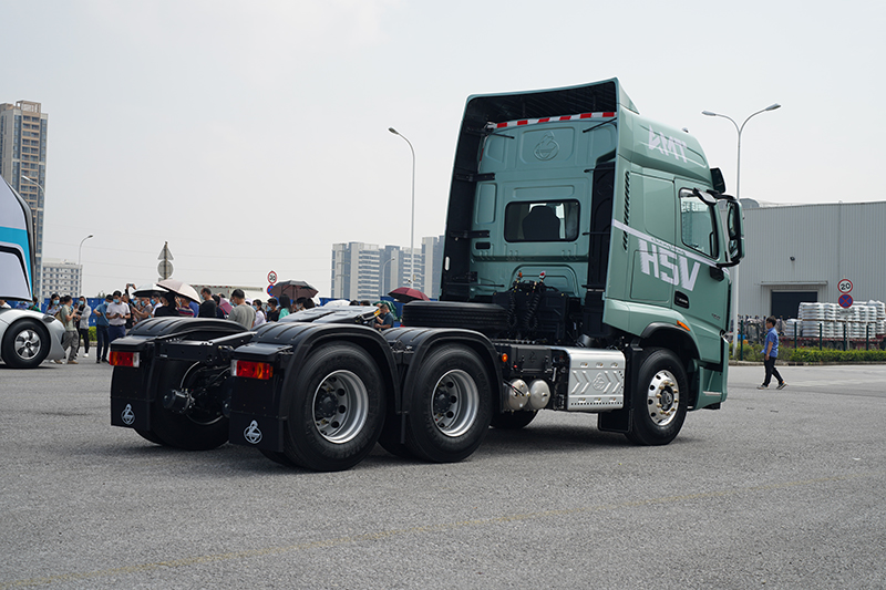東風(fēng)柳汽乘龍 H5V 460馬力 6x4 輕量化牽引車