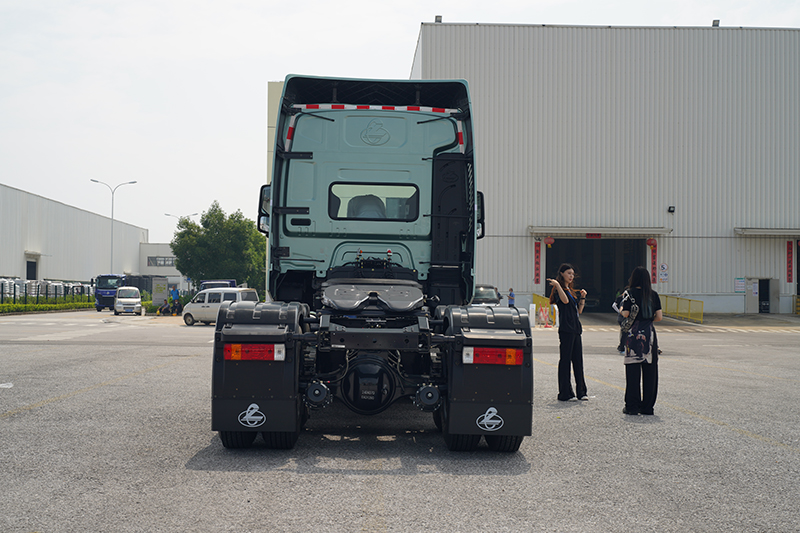 東風(fēng)柳汽乘龍 H5V 460馬力 6x4 輕量化牽引車
