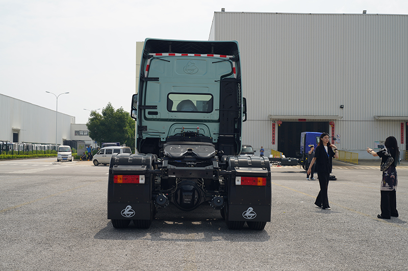 東風(fēng)柳汽乘龍 H5V 460馬力 6x4 輕量化牽引車