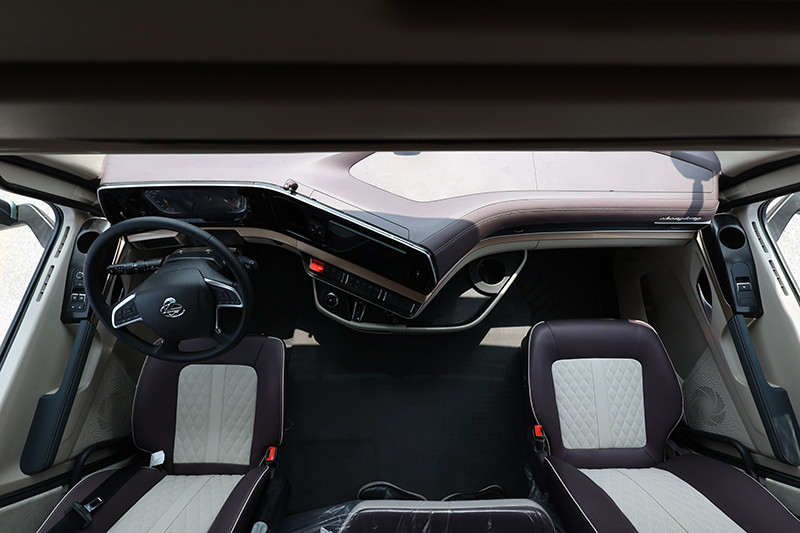 東風(fēng)柳汽乘龍 H5V 460馬力 6x4 輕量化牽引車