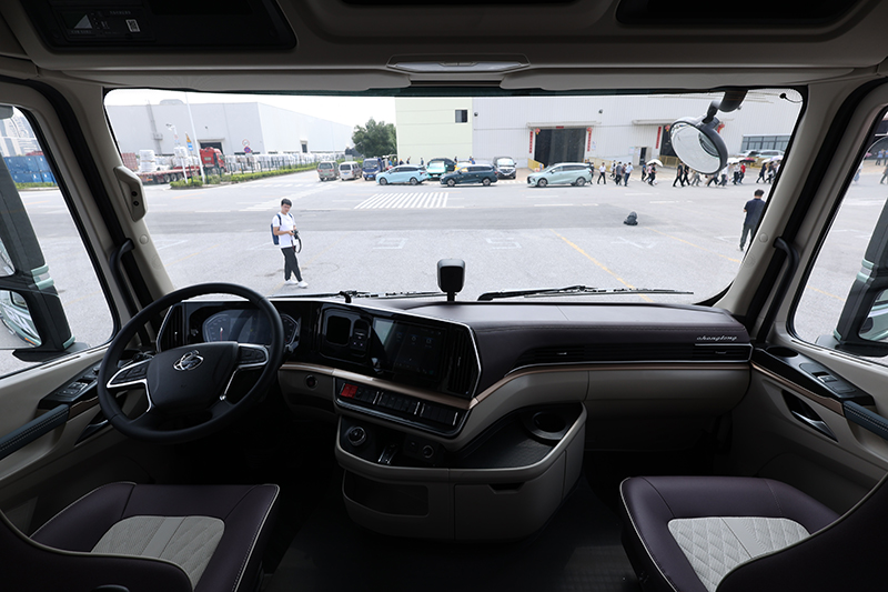 東風(fēng)柳汽乘龍 H5V 460馬力 6x4 輕量化牽引車