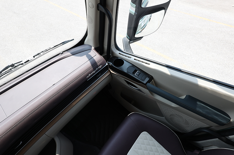 東風(fēng)柳汽乘龍 H5V 460馬力 6x4 輕量化牽引車